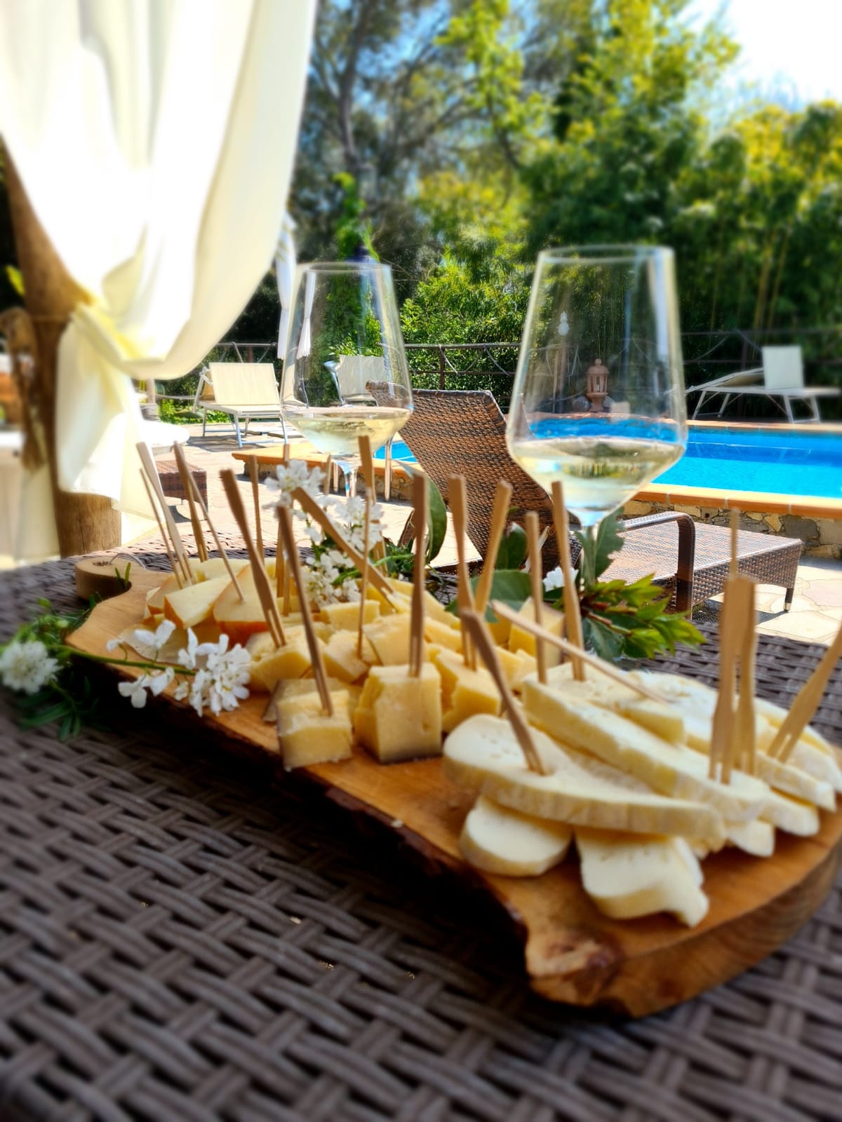 per completare una vacanza di relax con aperitivo ,a bordo piscina 
